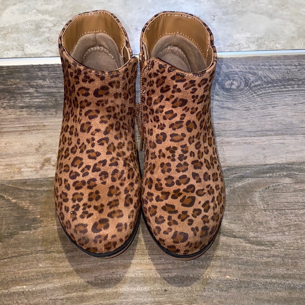 Size 11 Cat&Jack Girl Boots